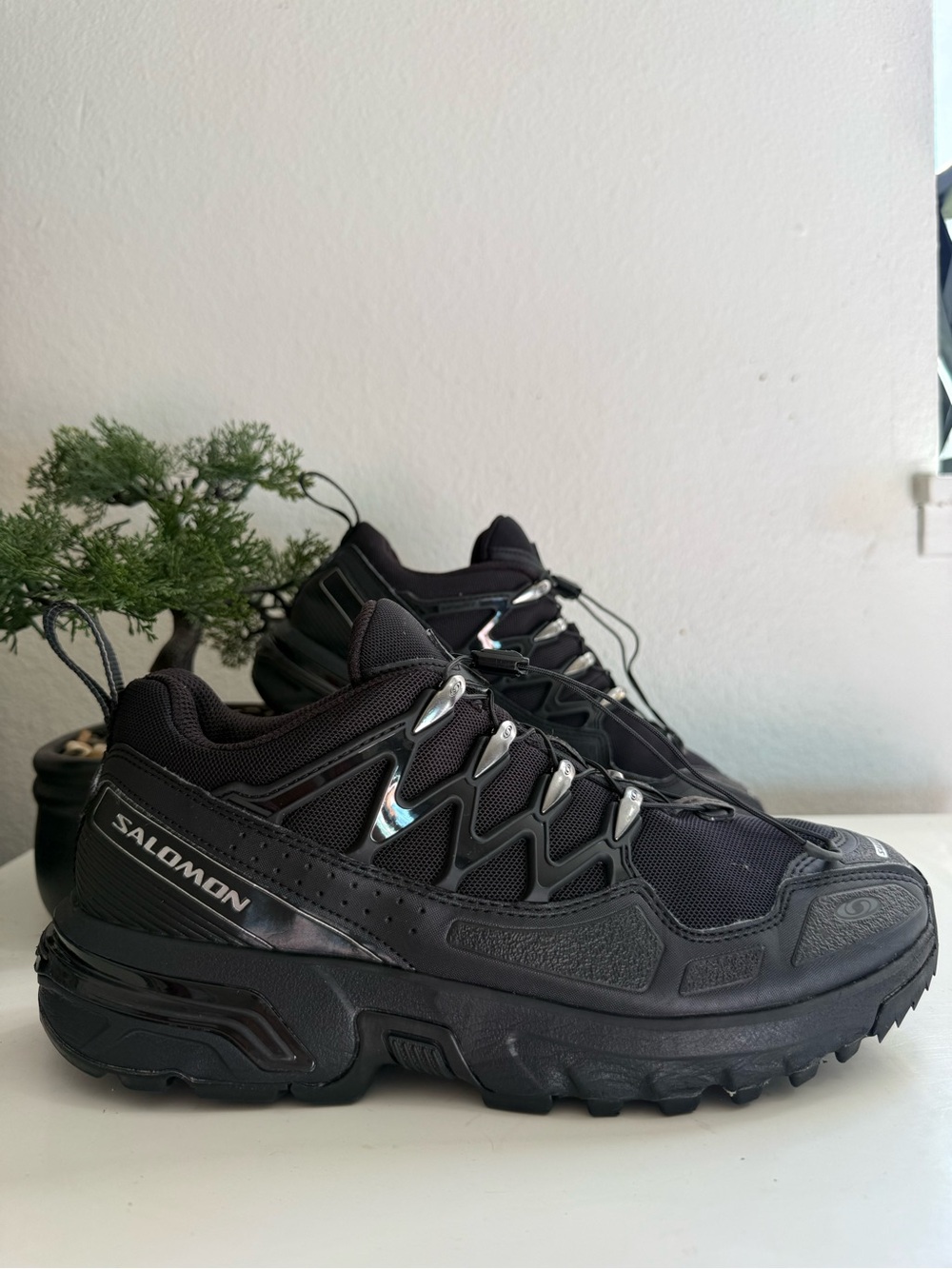 Salomon ACS + OG men size 8.5 Black Low-Top Trail Running Sneakers